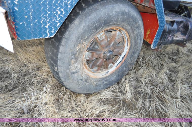 image for item C3343 1965 IHC M 623CBE water truck