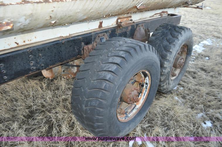 image for item C3343 1965 IHC M 623CBE water truck