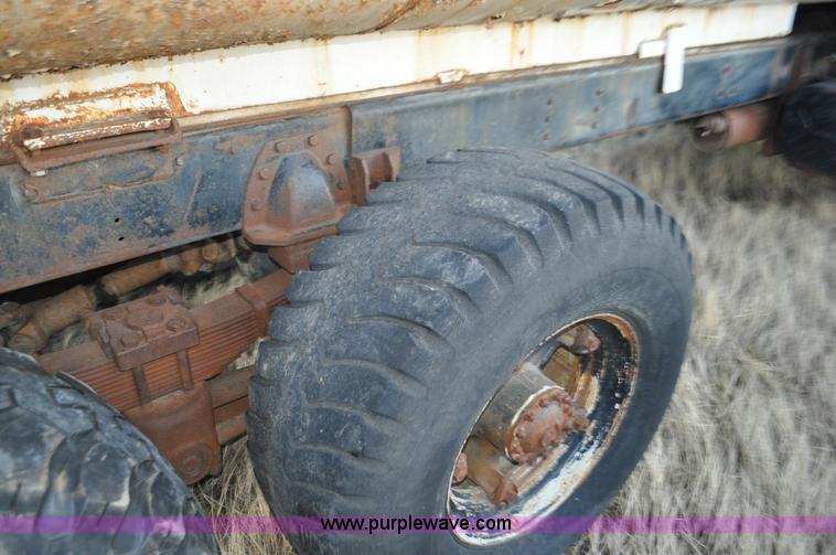 image for item C3343 1965 IHC M 623CBE water truck