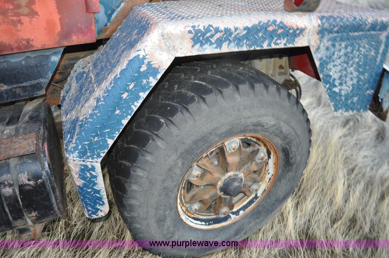 image for item C3343 1965 IHC M 623CBE water truck