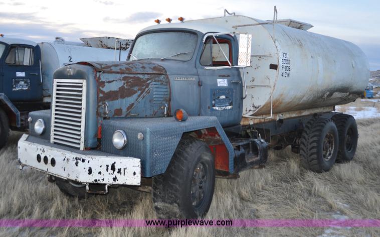 image for item C3345 1965 IHC M 623CBE water truck