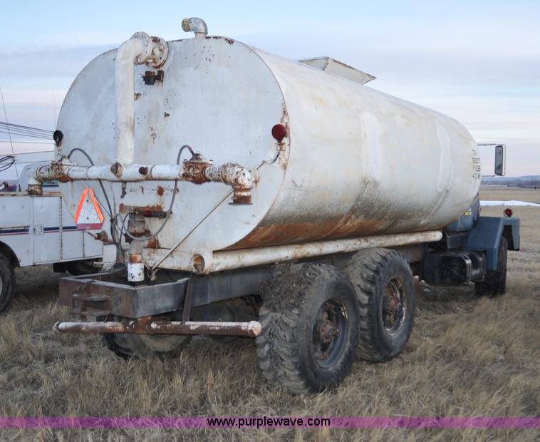 image for item C3345 1965 IHC M 623CBE water truck
