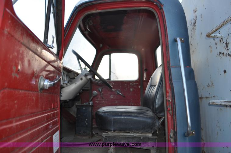 image for item C3345 1965 IHC M 623CBE water truck