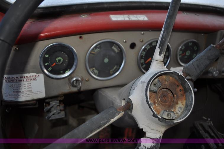 image for item C3345 1965 IHC M 623CBE water truck