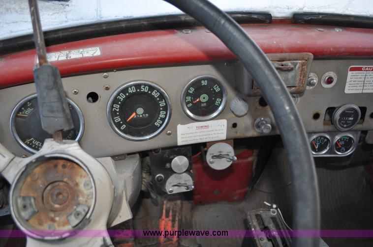 image for item C3345 1965 IHC M 623CBE water truck