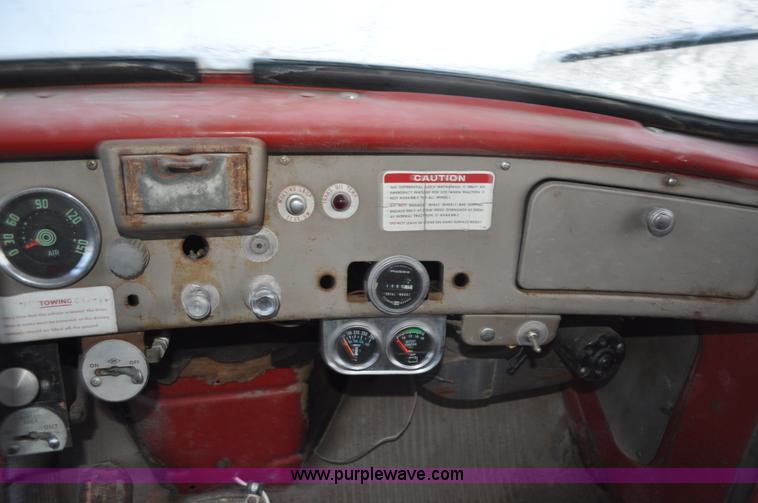 image for item C3345 1965 IHC M 623CBE water truck