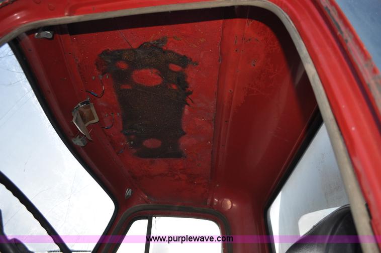 image for item C3345 1965 IHC M 623CBE water truck