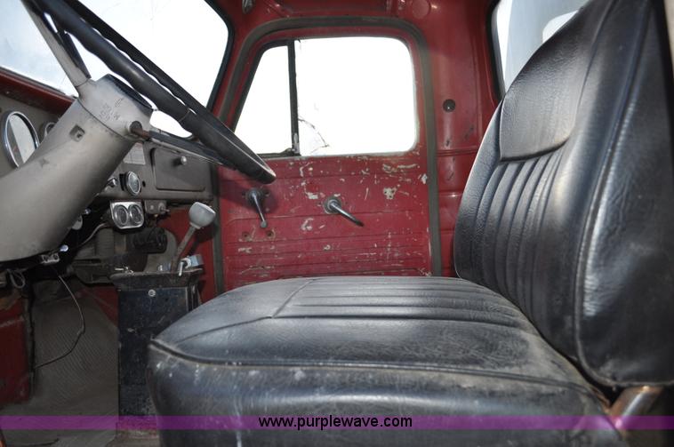 image for item C3345 1965 IHC M 623CBE water truck