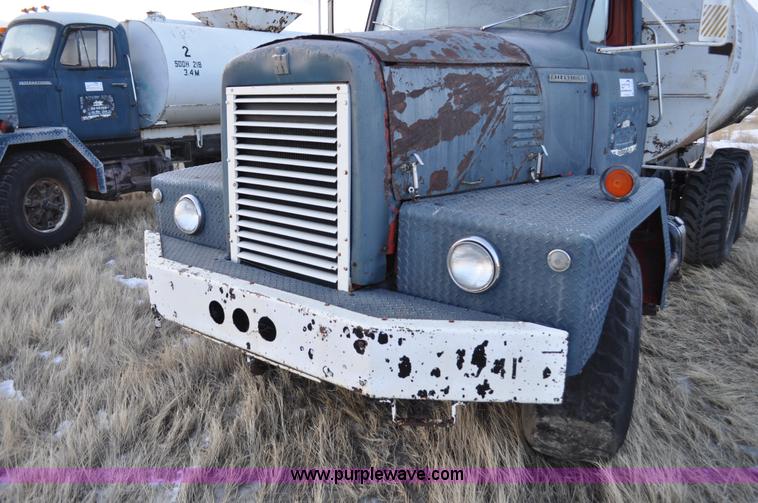 image for item C3345 1965 IHC M 623CBE water truck