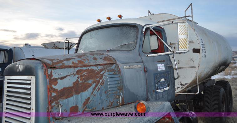 image for item C3345 1965 IHC M 623CBE water truck