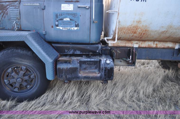 image for item C3345 1965 IHC M 623CBE water truck