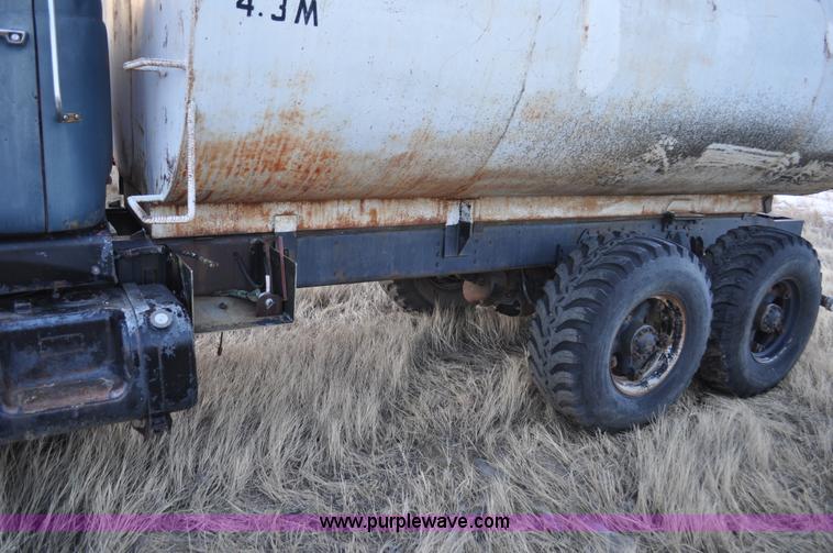 image for item C3345 1965 IHC M 623CBE water truck