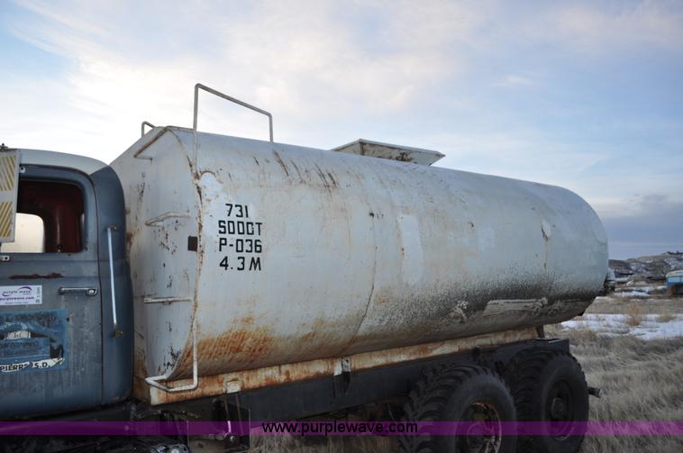 image for item C3345 1965 IHC M 623CBE water truck