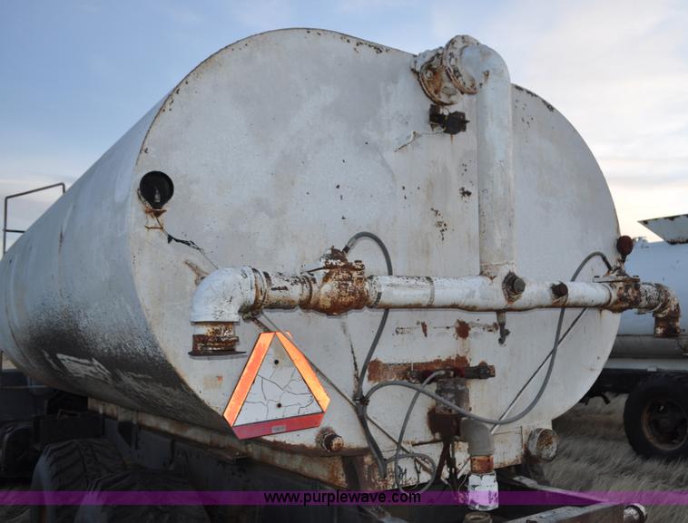 image for item C3345 1965 IHC M 623CBE water truck