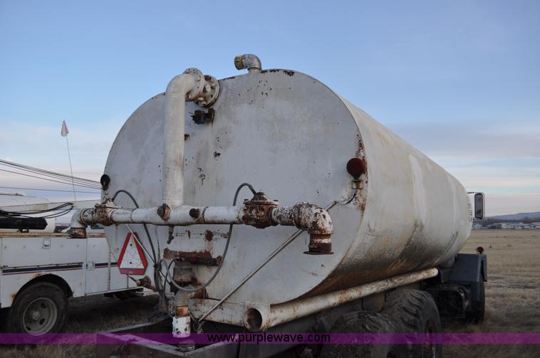 image for item C3345 1965 IHC M 623CBE water truck