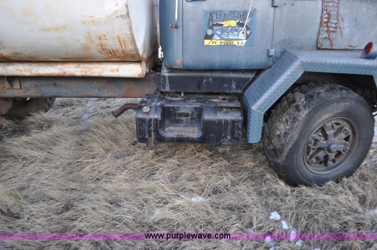 image for item C3345 1965 IHC M 623CBE water truck