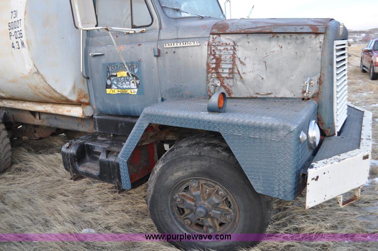 image for item C3345 1965 IHC M 623CBE water truck