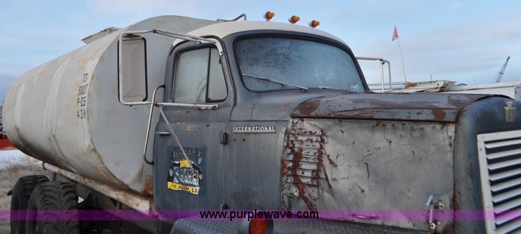 image for item C3345 1965 IHC M 623CBE water truck