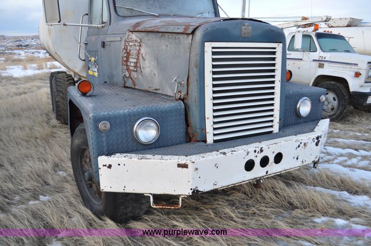 image for item C3345 1965 IHC M 623CBE water truck
