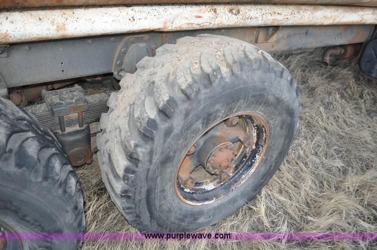 image for item C3345 1965 IHC M 623CBE water truck