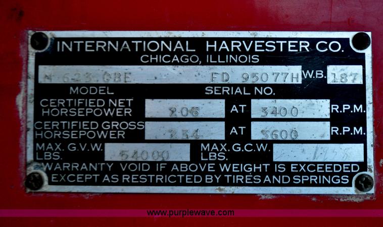 image for item C3345 1965 IHC M 623CBE water truck