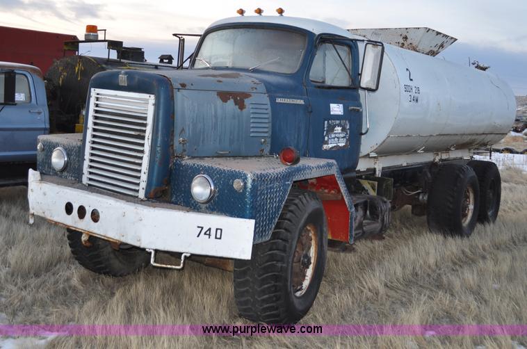 image for item C3346 1965 IHC M 623CBE water truck