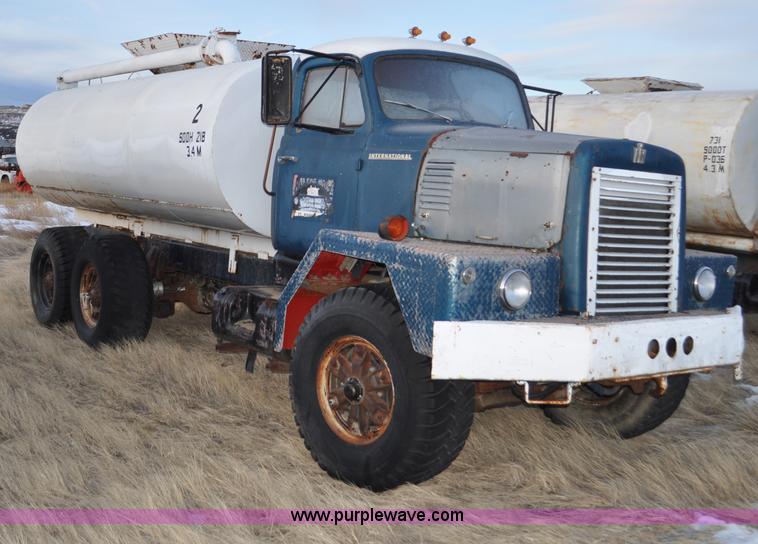 image for item C3346 1965 IHC M 623CBE water truck