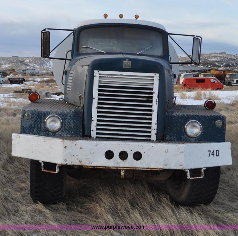 image for item C3346 1965 IHC M 623CBE water truck