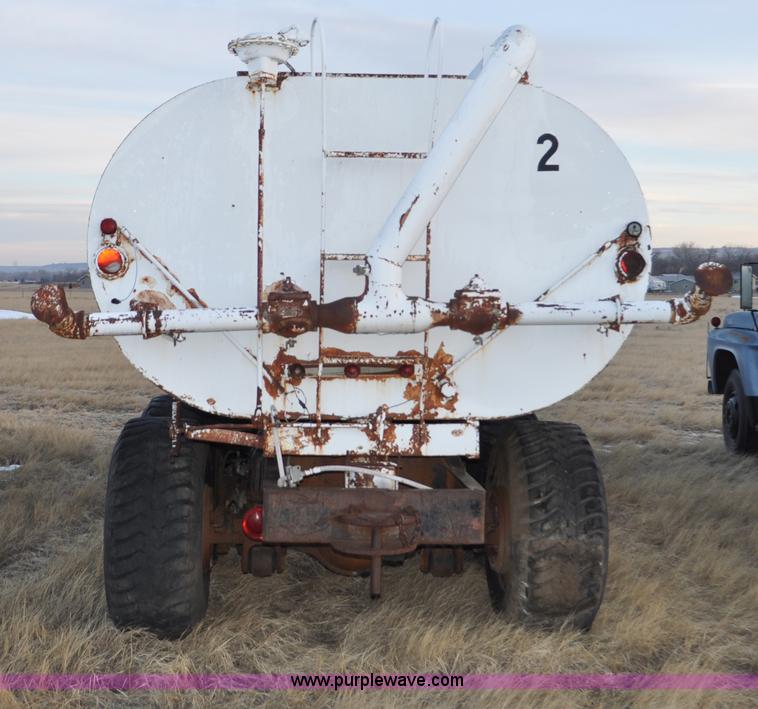 image for item C3346 1965 IHC M 623CBE water truck