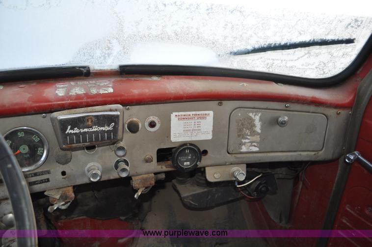 image for item C3346 1965 IHC M 623CBE water truck