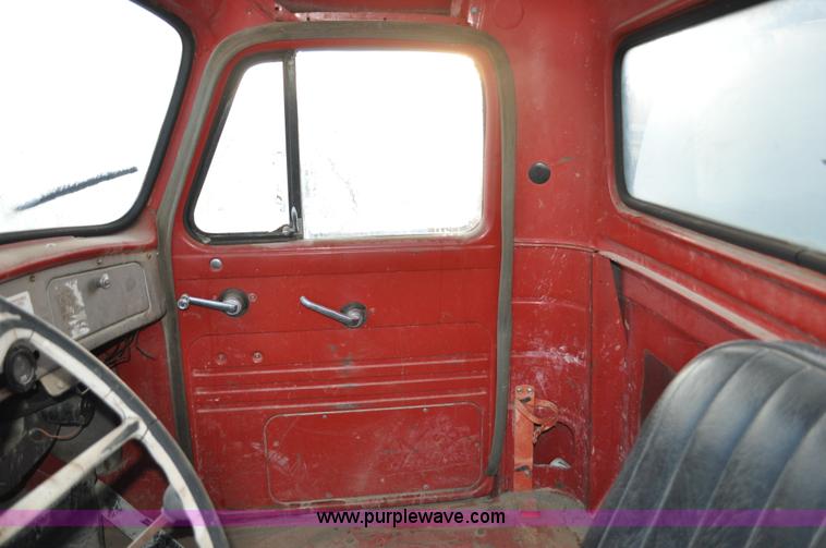 image for item C3346 1965 IHC M 623CBE water truck