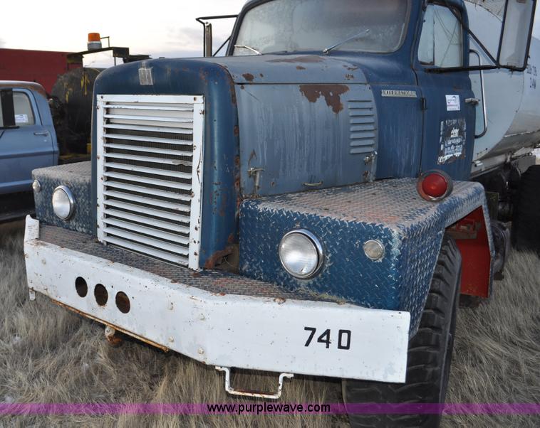 image for item C3346 1965 IHC M 623CBE water truck