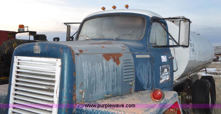 image for item C3346 1965 IHC M 623CBE water truck