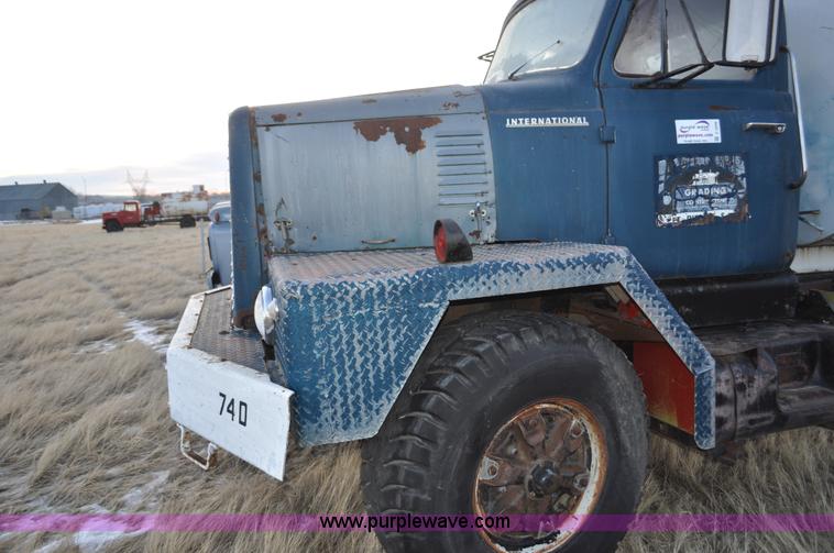 image for item C3346 1965 IHC M 623CBE water truck