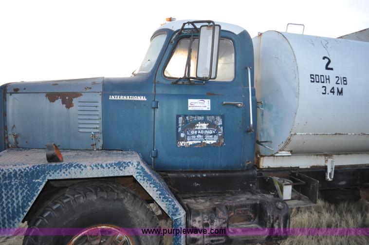 image for item C3346 1965 IHC M 623CBE water truck