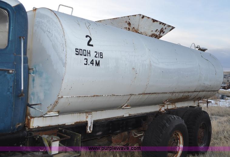 image for item C3346 1965 IHC M 623CBE water truck