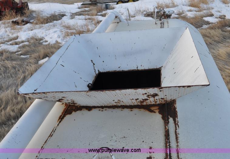 image for item C3346 1965 IHC M 623CBE water truck