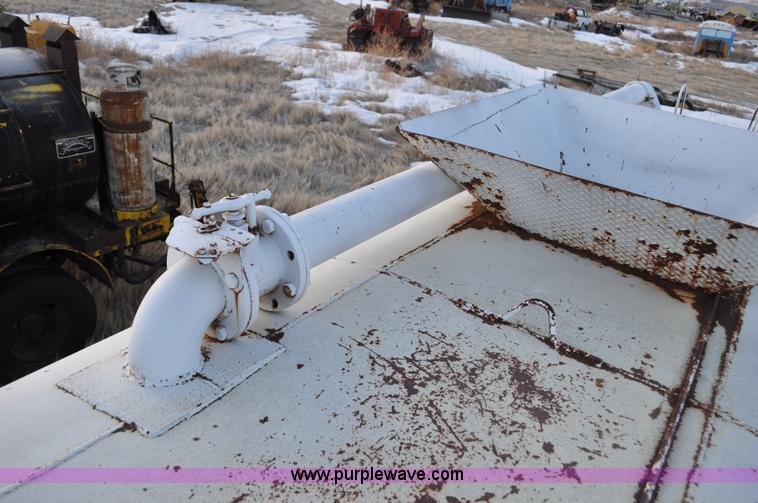 image for item C3346 1965 IHC M 623CBE water truck