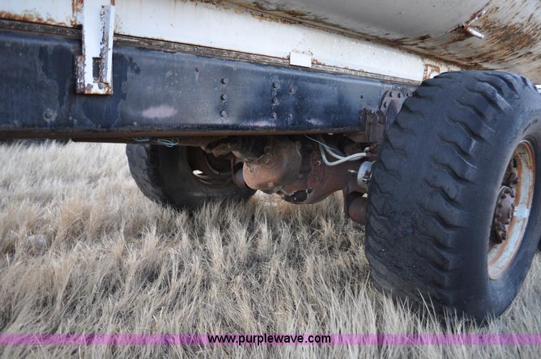 image for item C3346 1965 IHC M 623CBE water truck