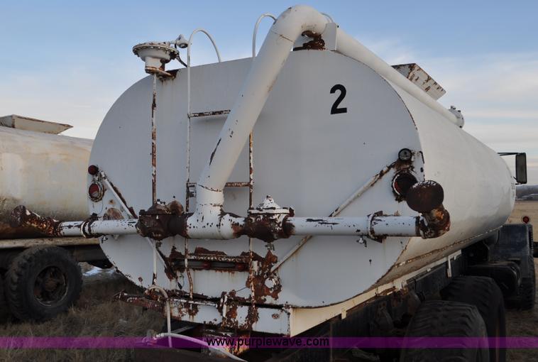 image for item C3346 1965 IHC M 623CBE water truck