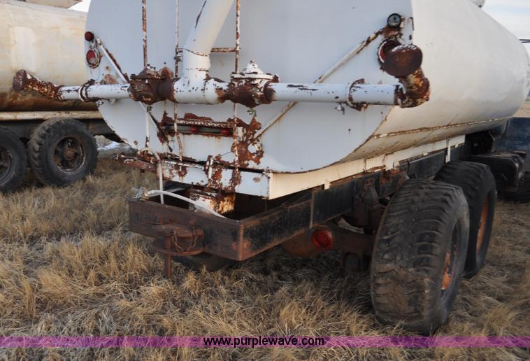image for item C3346 1965 IHC M 623CBE water truck