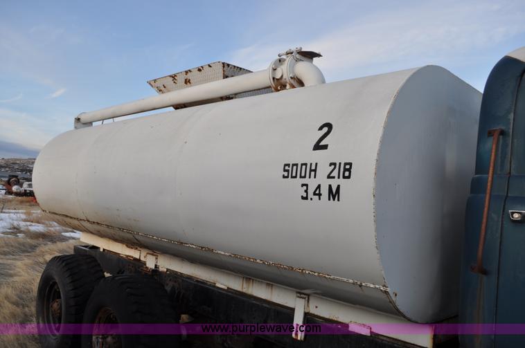 image for item C3346 1965 IHC M 623CBE water truck