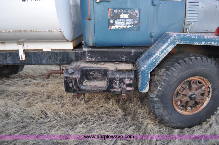 image for item C3346 1965 IHC M 623CBE water truck