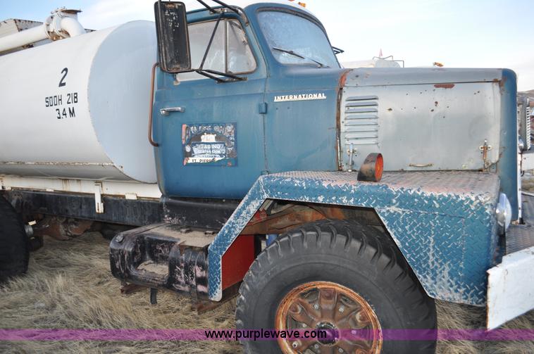 image for item C3346 1965 IHC M 623CBE water truck