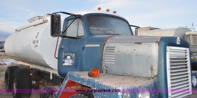 image for item C3346 1965 IHC M 623CBE water truck