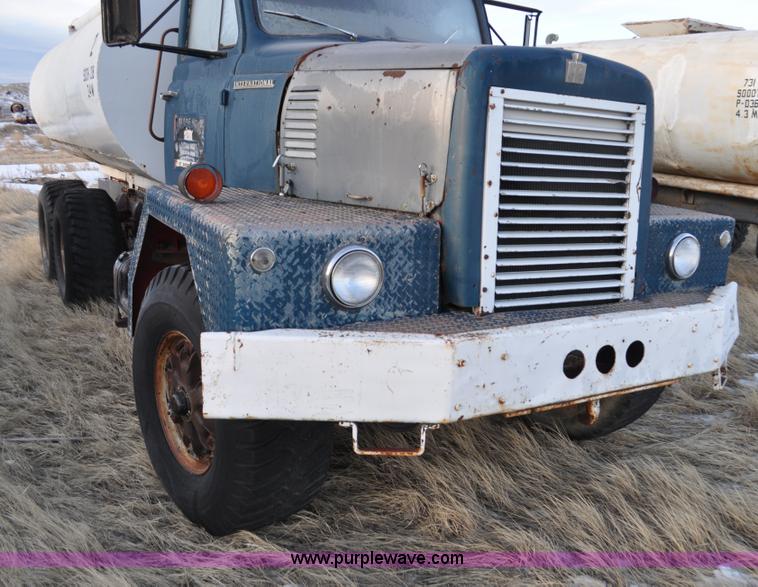 image for item C3346 1965 IHC M 623CBE water truck
