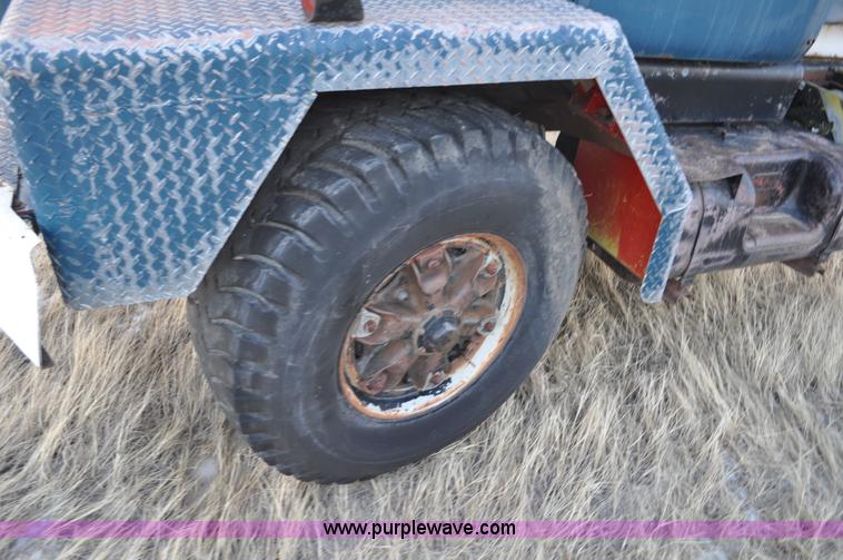 image for item C3346 1965 IHC M 623CBE water truck