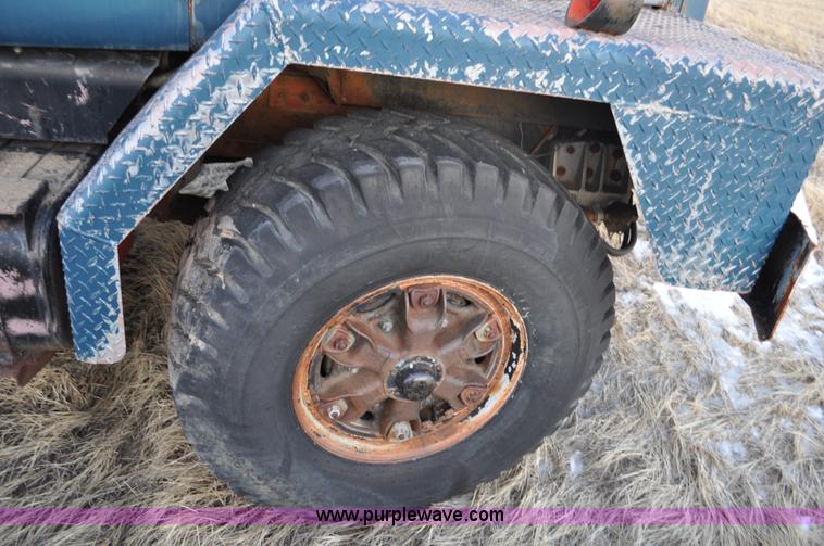 image for item C3346 1965 IHC M 623CBE water truck