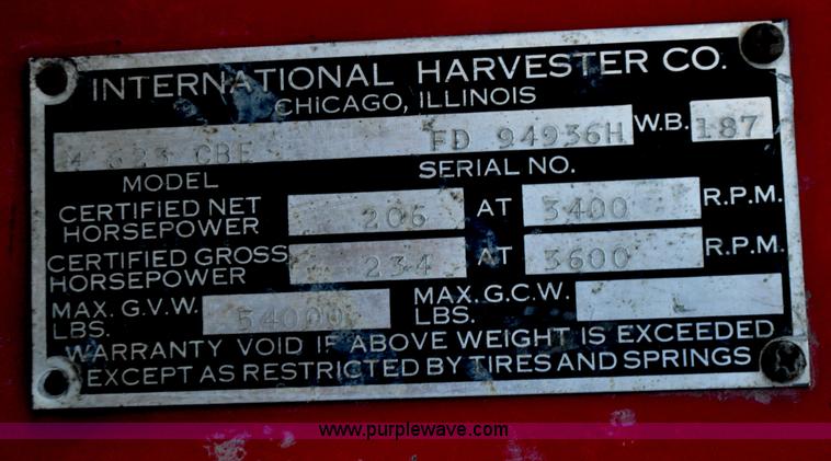 image for item C3346 1965 IHC M 623CBE water truck