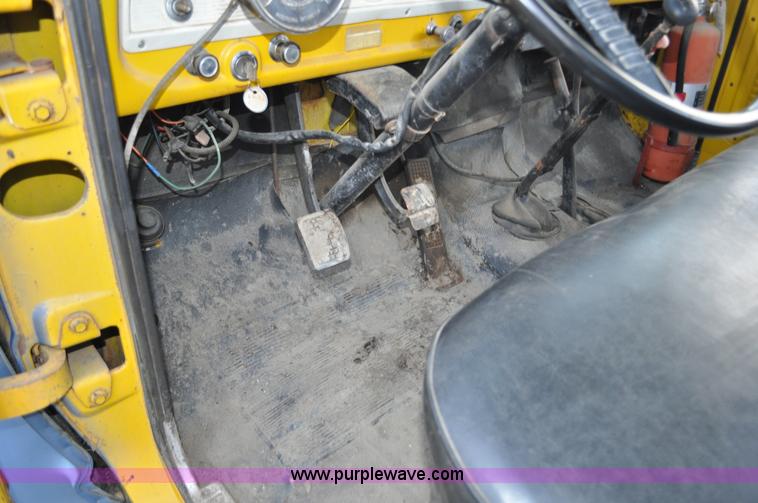 image for item C3347 1967 Ford 95 oil distribution truck